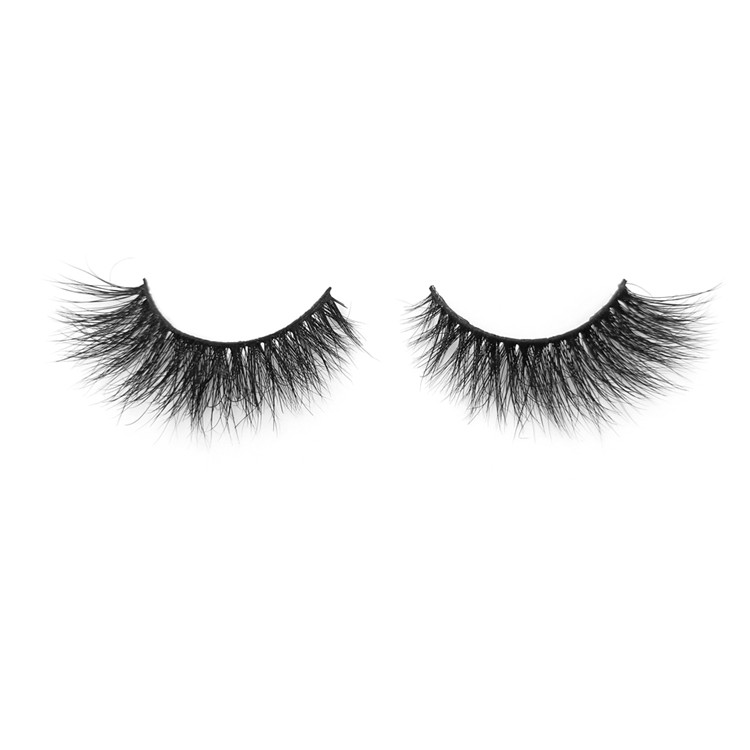 Natural-Looking-Forward-Eyelashes.jpg